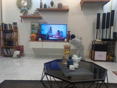 Bán nhà mặt phố Cống Quỳnh, Quận 1, 76m2, 4 tầng, giá 19.9 tỷ, sổ hồng.